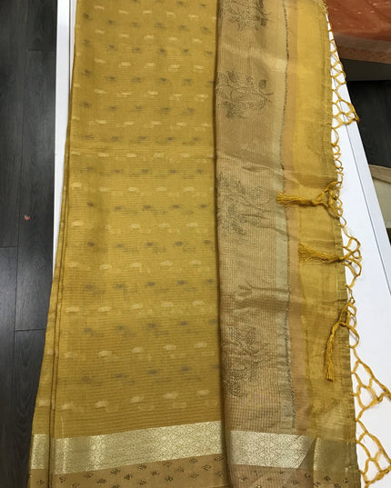 Soft tissue saree