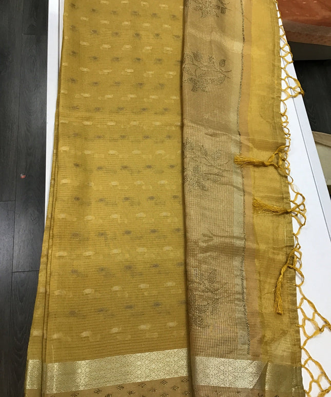 Soft tissue saree